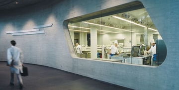 效率與美學的交匯——探秘寶馬汽車萊比錫工廠導視系統(tǒng)設(shè)計